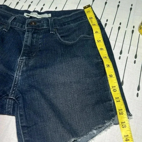 Levi Cut off's. Levi's  Jean Shorts. Denim Shorts. Size 2 - Picture 8 of 10